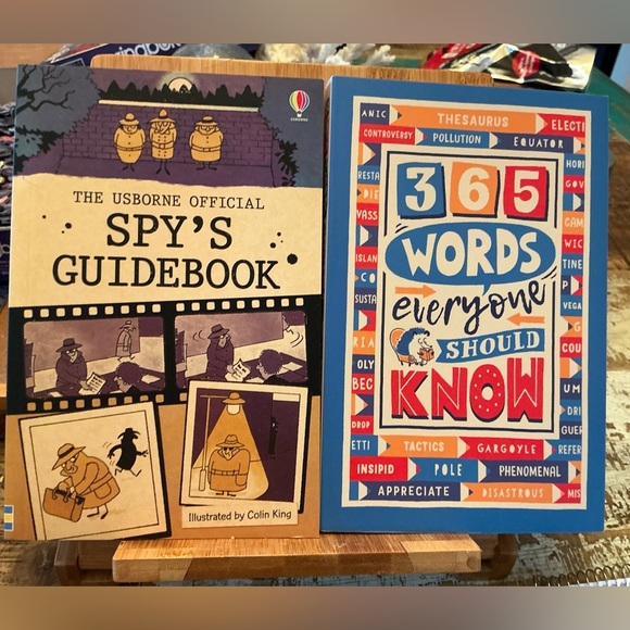 Spy’s Guidebook & 365 words Everyone Should Know Brand New!  PB - Picture 1 of 2
